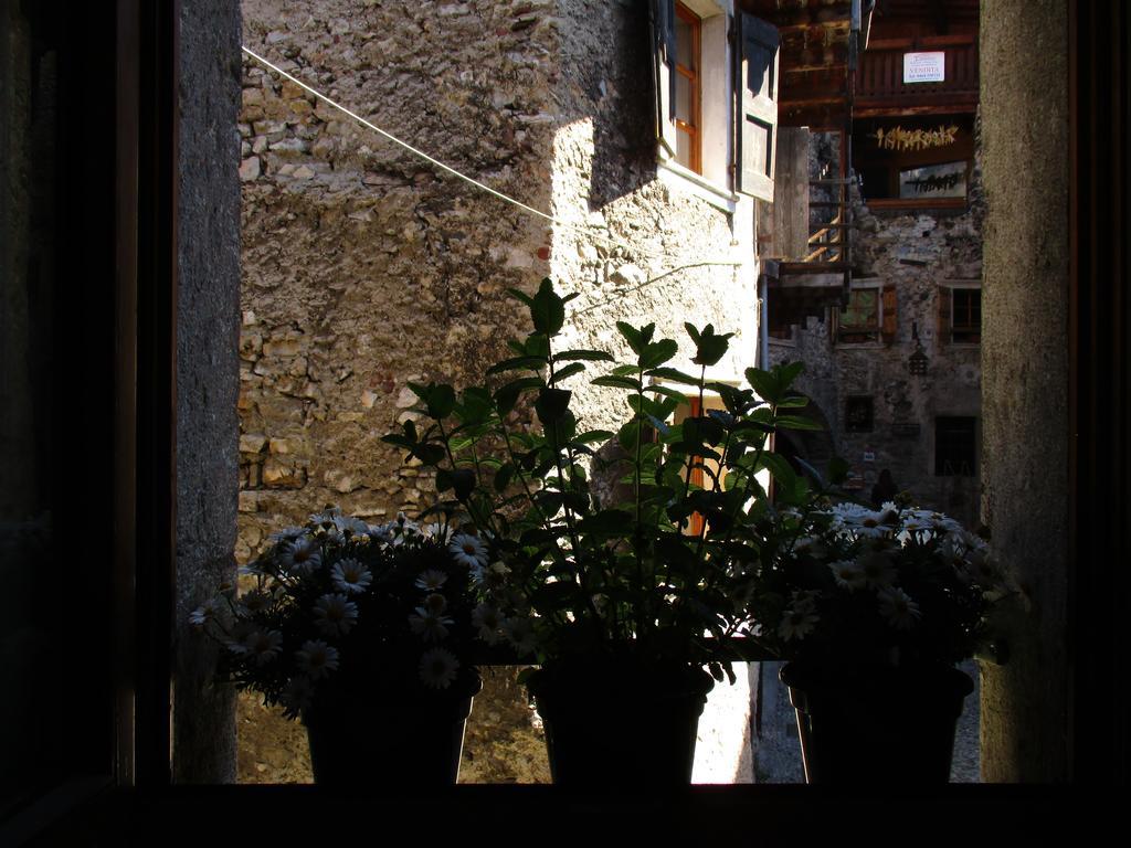 La Piazzetta Di Canale B&B Tenno Exterior photo
